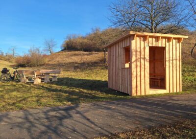 Errichtung einer Schutzhütte für Wanderer und Radfahrer am Kirschberg in Könnern